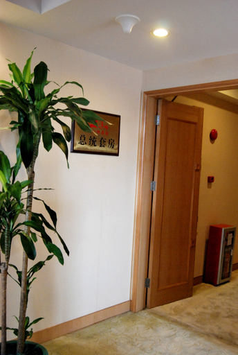 Others 4, California Hotel, Maoming