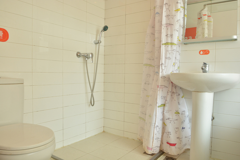 Bathroom, Pod Inn (Beijing Jiaotong University Zoo), Beijing