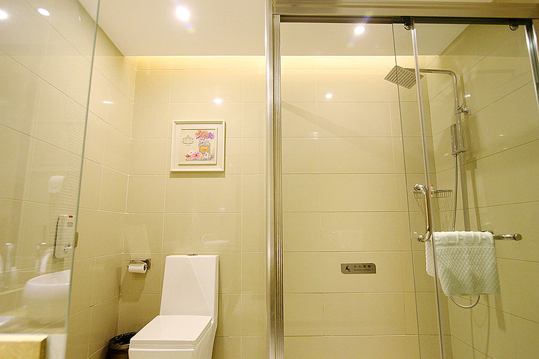 Bathroom, Lavande Hotel Lanzhou Zhengning Road, Lanzhou