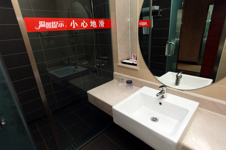 Bathroom 2, Chengdu Yixi Hotel (Longquan Yichuan Shida Chenglong Campus Branch), Chengdu