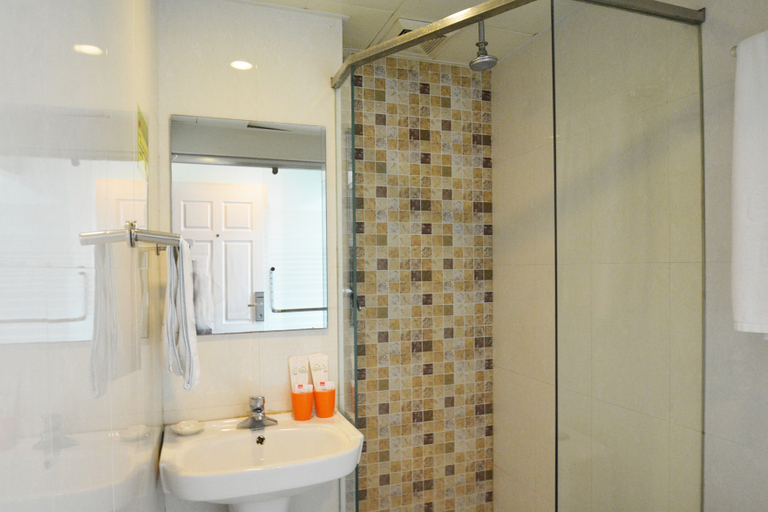 Bathroom 2, Minzu Hotel, Zhengzhou