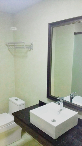Bathroom 2, Longmen Hotel, Jiujiang
