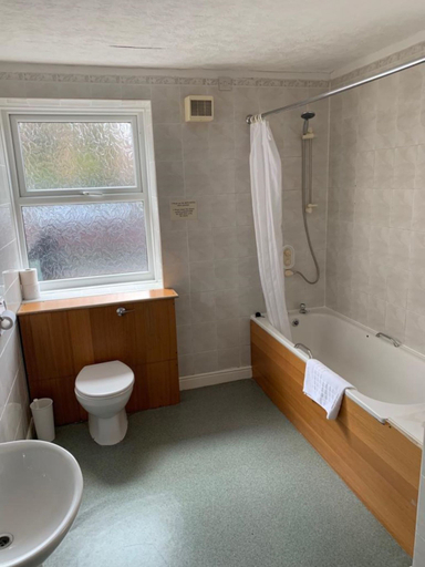 Bathroom 3, Waterford Lodge Hotel, Northumberland