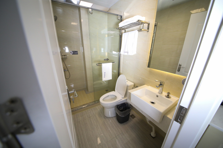 Bathroom, Elong ME Hotel (Shanghai Wildlife Park), Shanghai