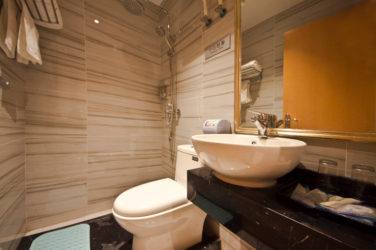 Bathroom 2, Konggang Wanghai Apartment, Fuzhou