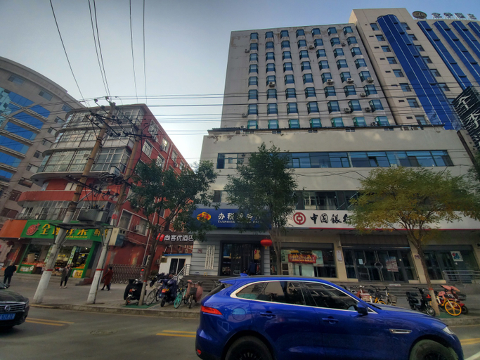 Exterior & Views