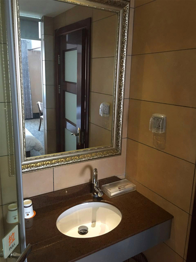 Bathroom 3, Yijia Baiyun Hotel, Liuzhou
