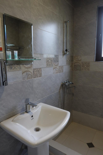 Bathroom 5, Hotel Marli, Kazbegi