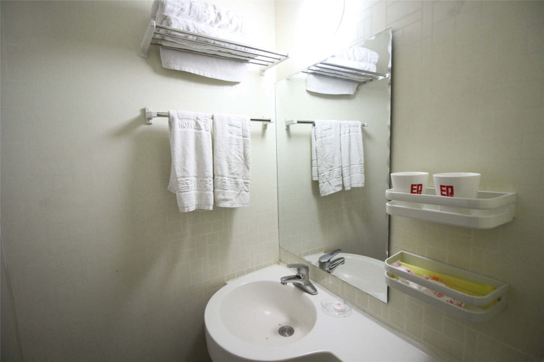 Bathroom 2, Yingxiang Boutique Hotel, Hohhot