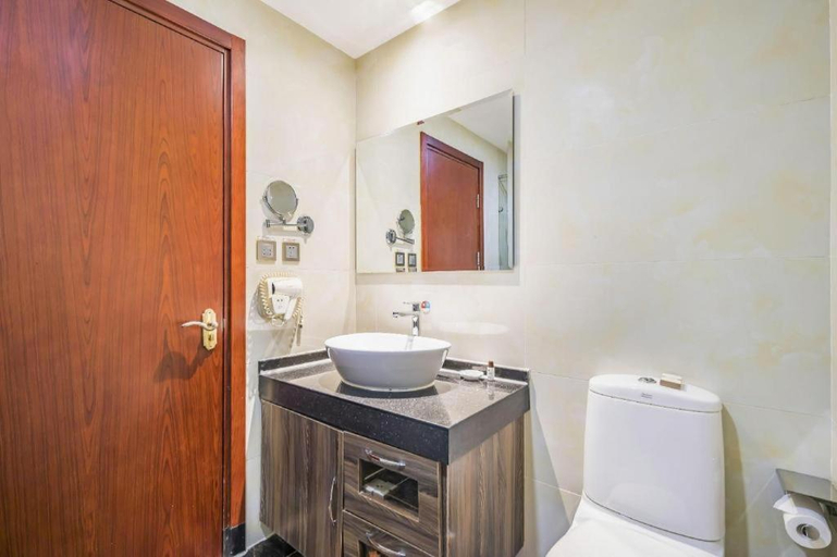 Bathroom 4, Beijing Ruyi Business Hotel, Beijing