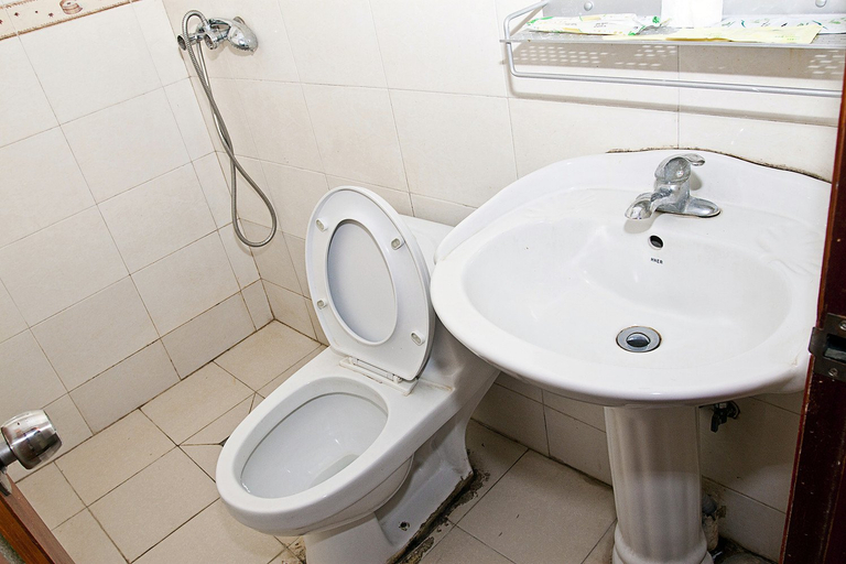 Bathroom 2, Baoxin Hotel, Shanghai