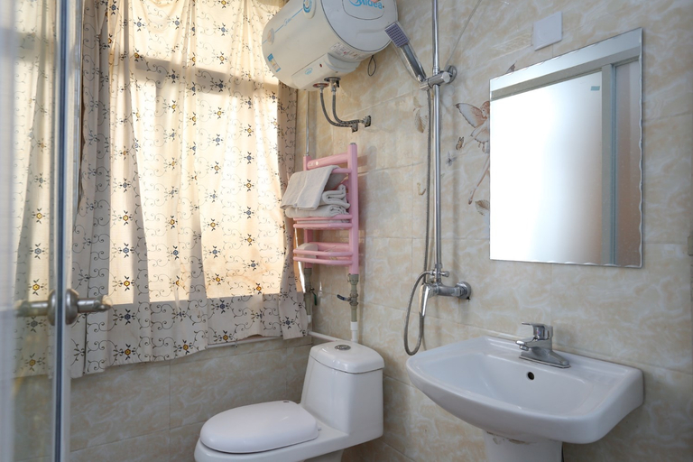 Bathroom, Baoquan Hostel, Tianjin