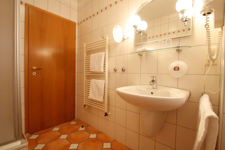 Bathroom 4, Fetzers Landhotel, Mainz-Bingen