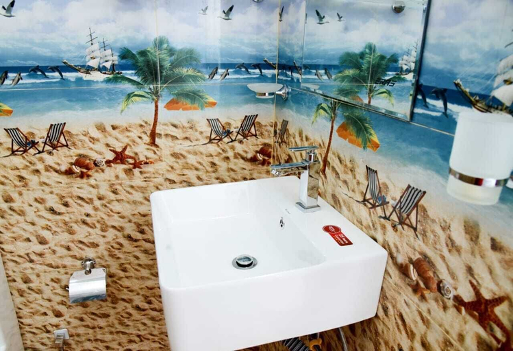 Bathroom 2, ollie resort, Ella