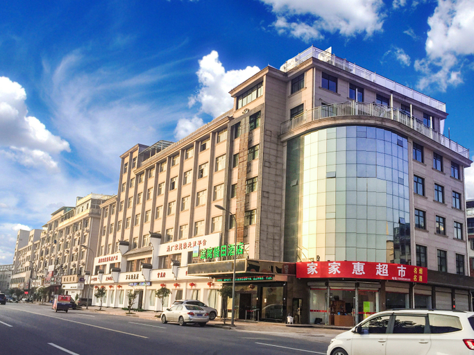 Exterior & Views