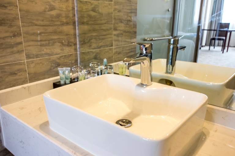 Bathroom, The Take Pearl Horel, Bengbu
