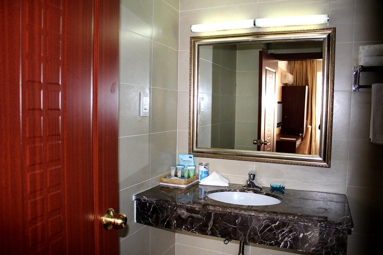 Bathroom 2, Zhongchi Hotel, Jinzhou
