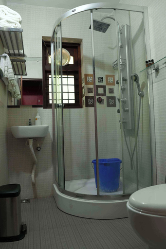 Bathroom 3, Bellevue Homestay and Wellness Centre, Kozhikode