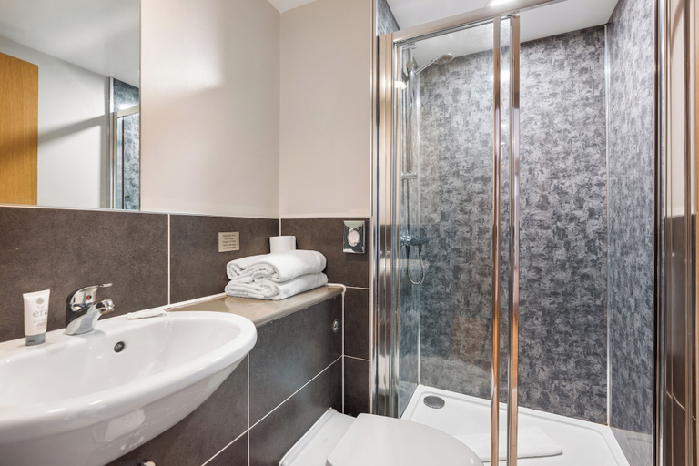 Bathroom 4, The Mitre Hotel Brighton, Brighton and Hove