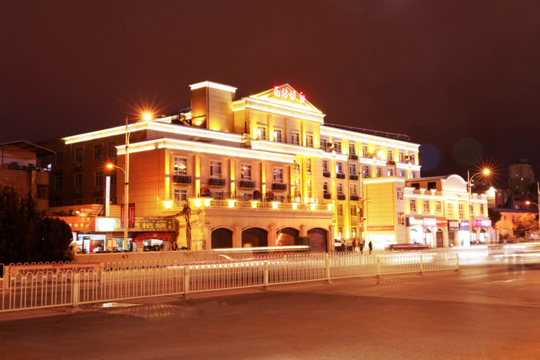 Exterior & Views 1, James Joyce Coffetel (Kunming Yunnan University Cuihu Branch), Kunming
