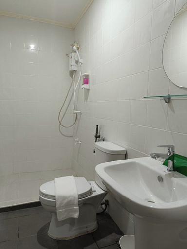 Bathroom, Northomes Pensione by HiveRooms, Bogo City