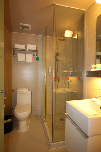 Bathroom 4, Jinjiang Inn Select Yantai Development Zone Wuzhishan Road, Yantai