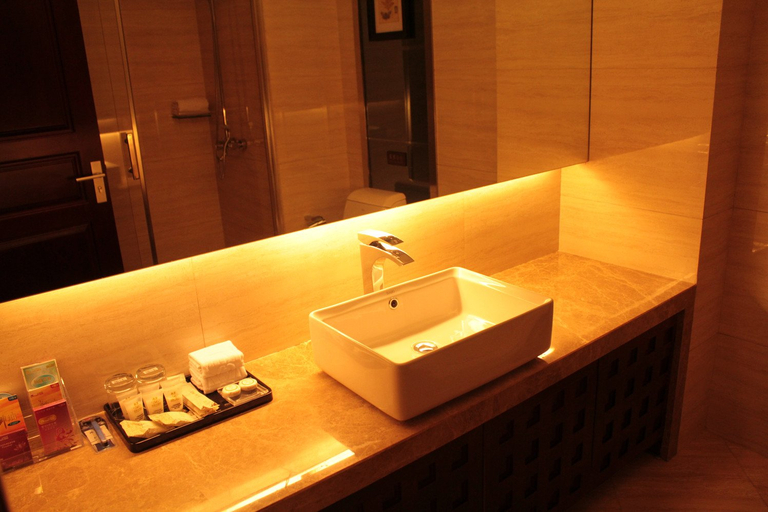 Bathroom, Mingzhu Hotel, Nyingtri