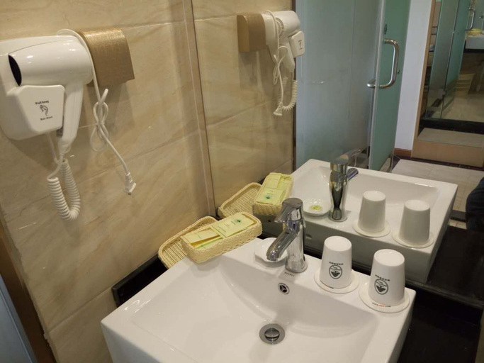 Bathroom 3, GreenTree Inn Zhejiang Ningbo South Railway Station Express Hotel, Ningbo