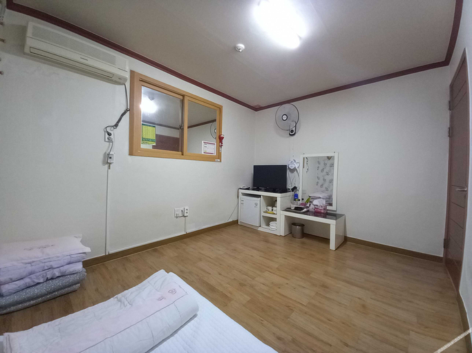 Bedroom 2, Uljin Hupo Baekamjang, Uljin