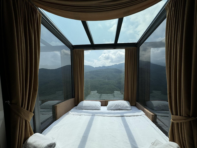 Bedroom 2, Lost in Sky