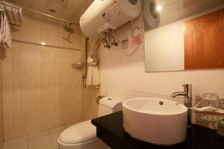 Bathroom 4, Baishuitang Hotel, Jiaxing