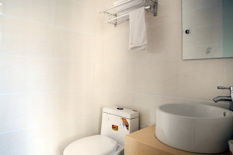 Bathroom 2, Xinlian Hotel, Wuhan