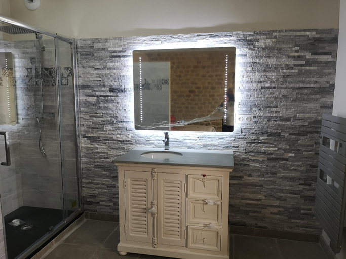 Bathroom 5, La petite plaine, Drôme