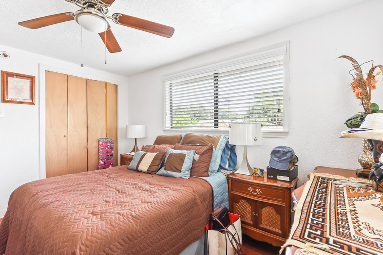 Room 4, Buck Street, Houston
