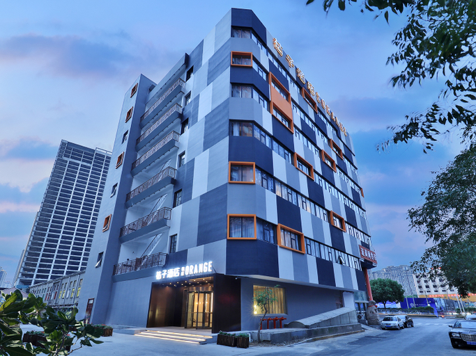 Exterior & Views