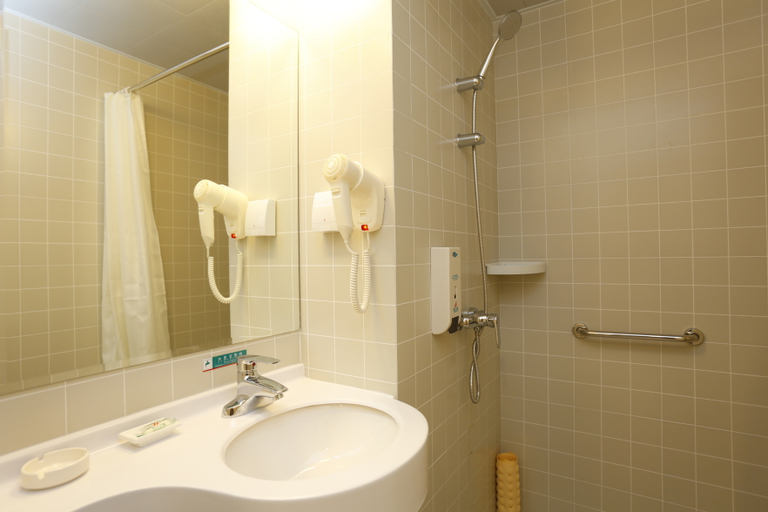 Bathroom 4, Jinjiang Inn Dandong Yalv River Xingwu Road, Sinŭiju