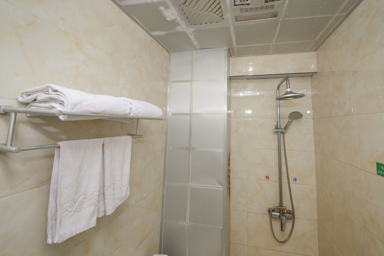 Bathroom 2, Yihao Business Hotel, Xi'an