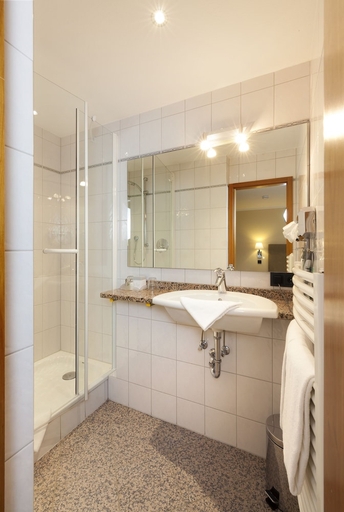 Bathroom 4, Romantik Hotel Johanniter-Kreuz, Bodenseekreis