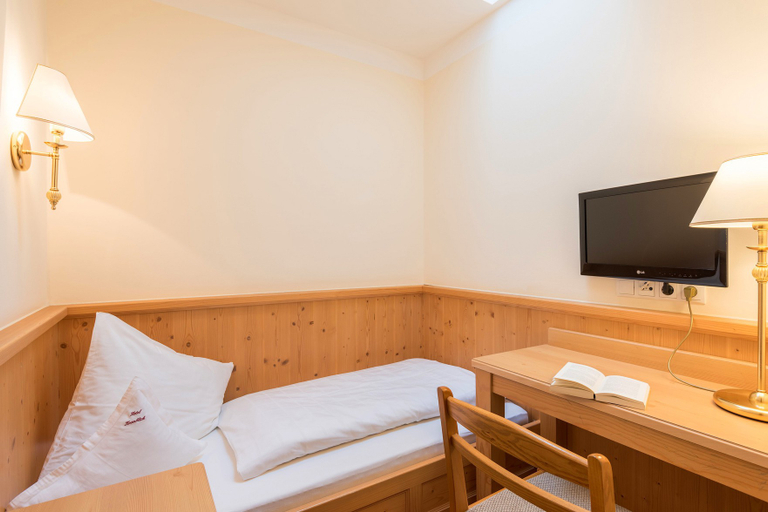 Bedroom 3, Hotel Kronblick, Bolzano