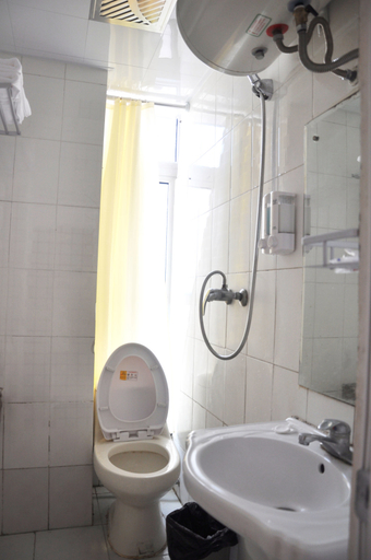Bathroom 5, Qunshengxing Hotel, Qingdao
