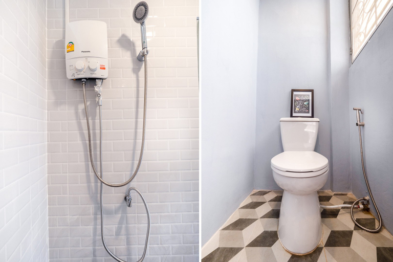 Bathroom, Bossa House Hostel & Cafe, Bang Na