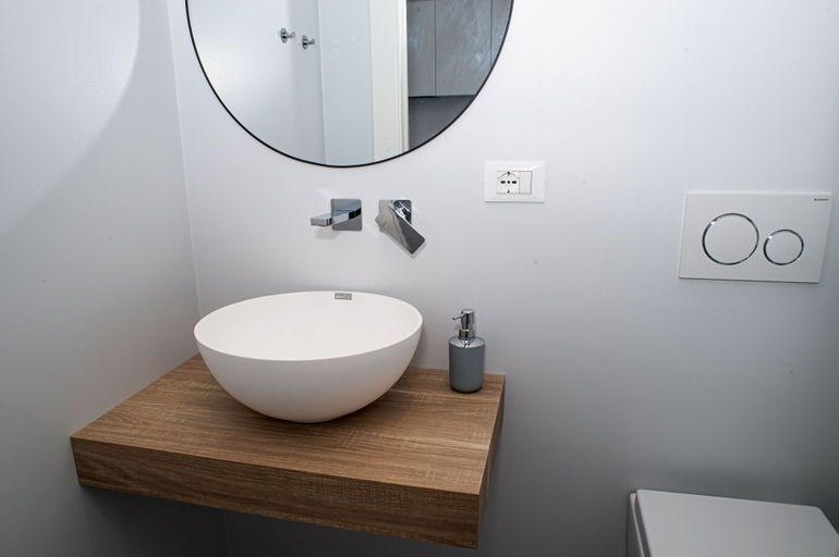 Bathroom 5, イタリアンウェイ - マルコニ 442, Imperia