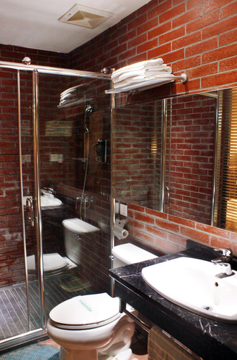 Bathroom 4, K. Y. Hotel, Liuzhou