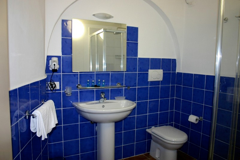 Bathroom 4, ホテル リ グラニーティ, Olbia-Tempio