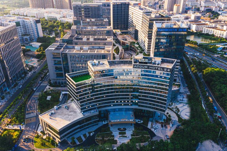 Exterior & Views