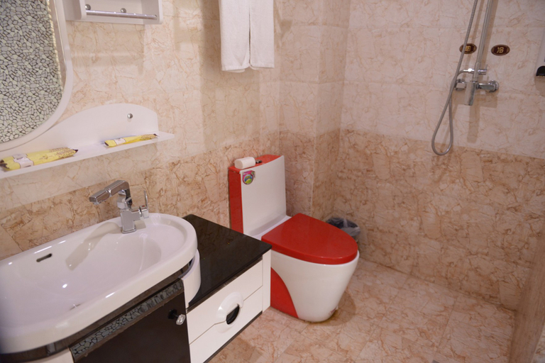 Bathroom 1, Ideal Holiday Hotel (Harbin Central Street), Harbin