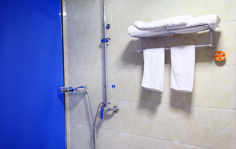 Bathroom 2, Feiyue Hostel, Changzhou