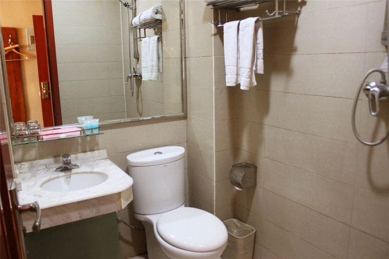 Bathroom 2, Fangxin Ruchun Business Hotel, Xi'an