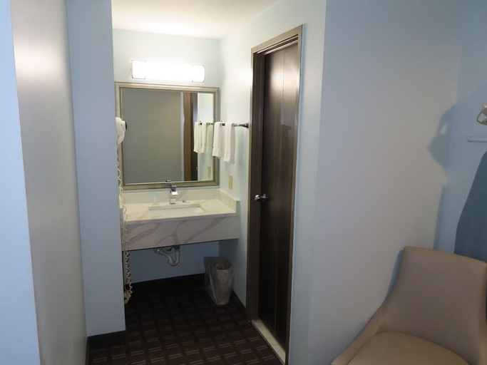 Bathroom 4, St Charles Hotel Hudson, Columbia