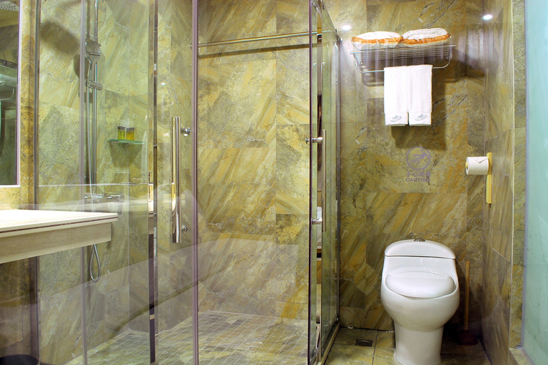 Bathroom, Pengrun Holiday Hotel, Jiangmen